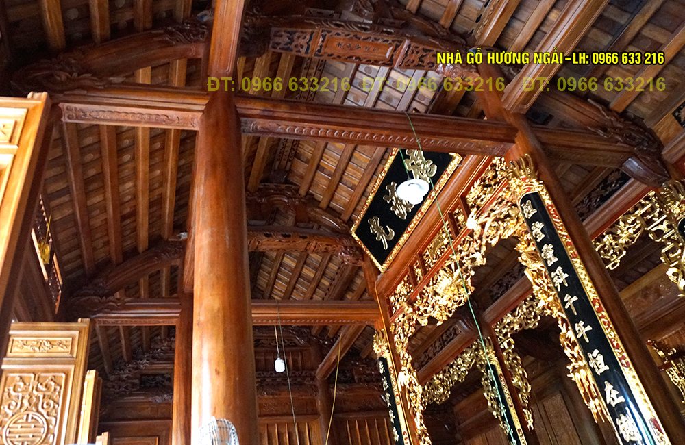 Ironwood house with 3 rooms and 24 columns