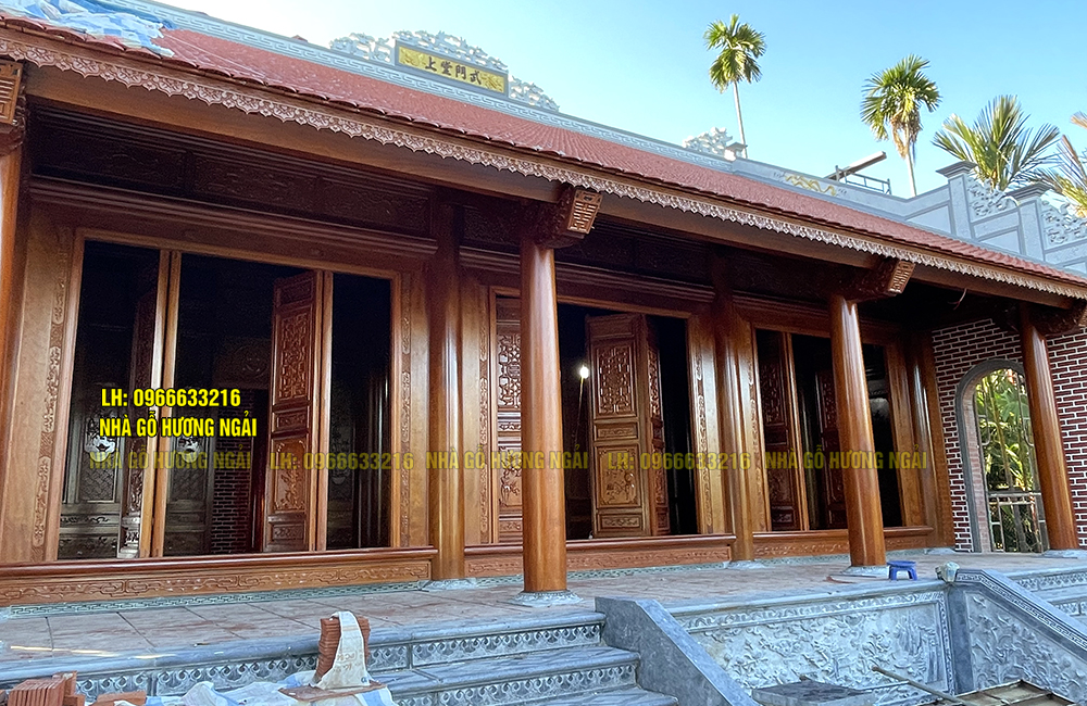 Model house with 3 rooms: front, living room, rear, owner