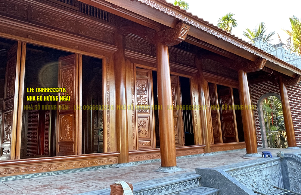 Model house with 3 rooms: front, living room, rear, owner